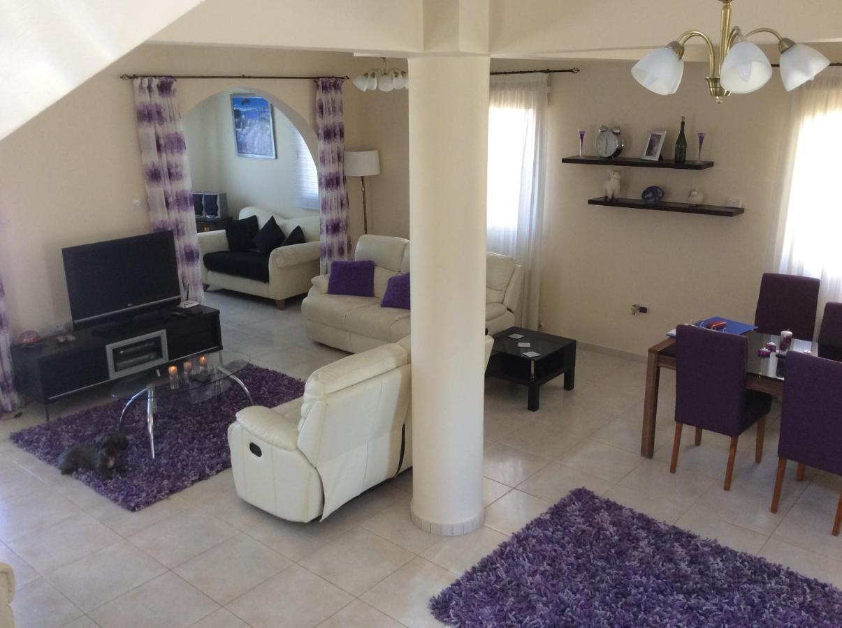 Quality Villa With Pool In Superb Location In Paphos Mandria  Buitenkant foto